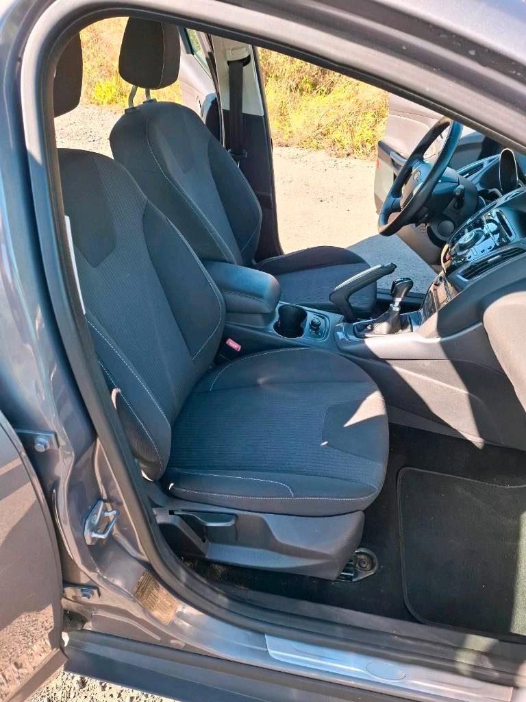 Ford Focus 2011 — photo 7