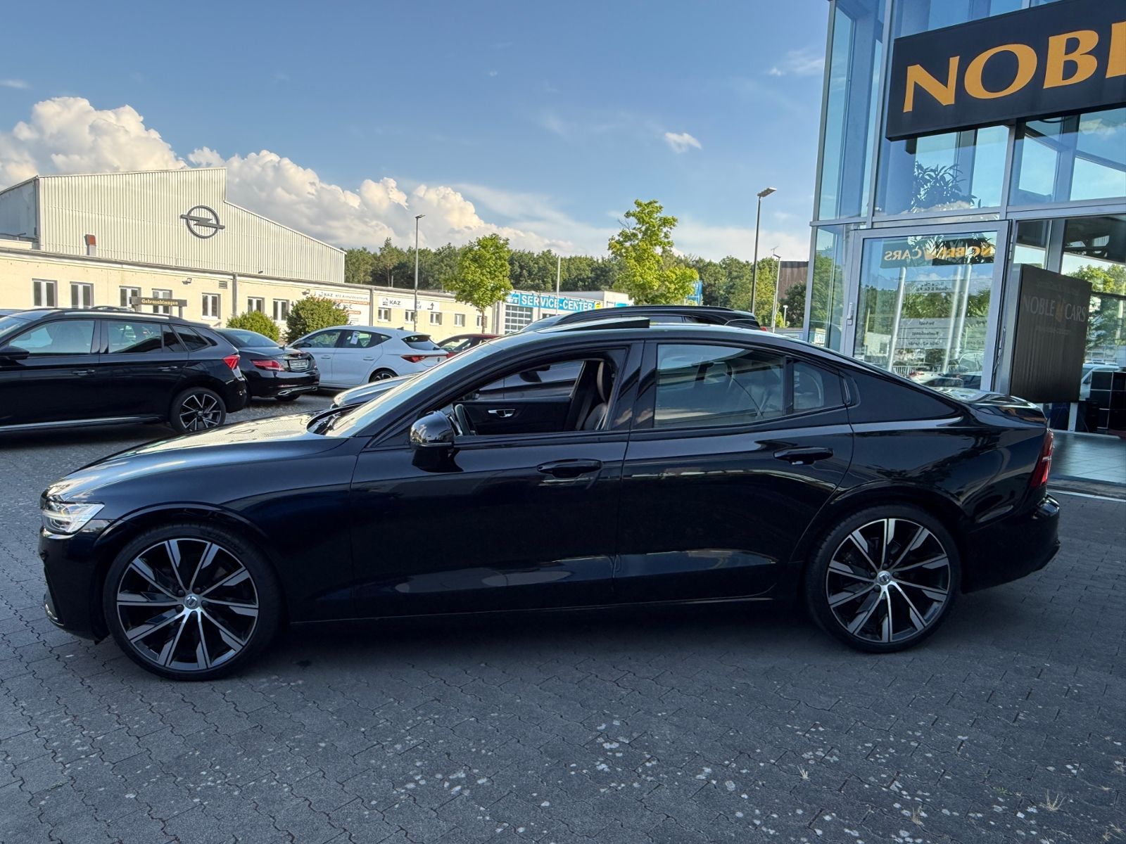 Fahrzeugabbildung Volvo S60 Lim. Plus Dark PANO H/K LED 20"