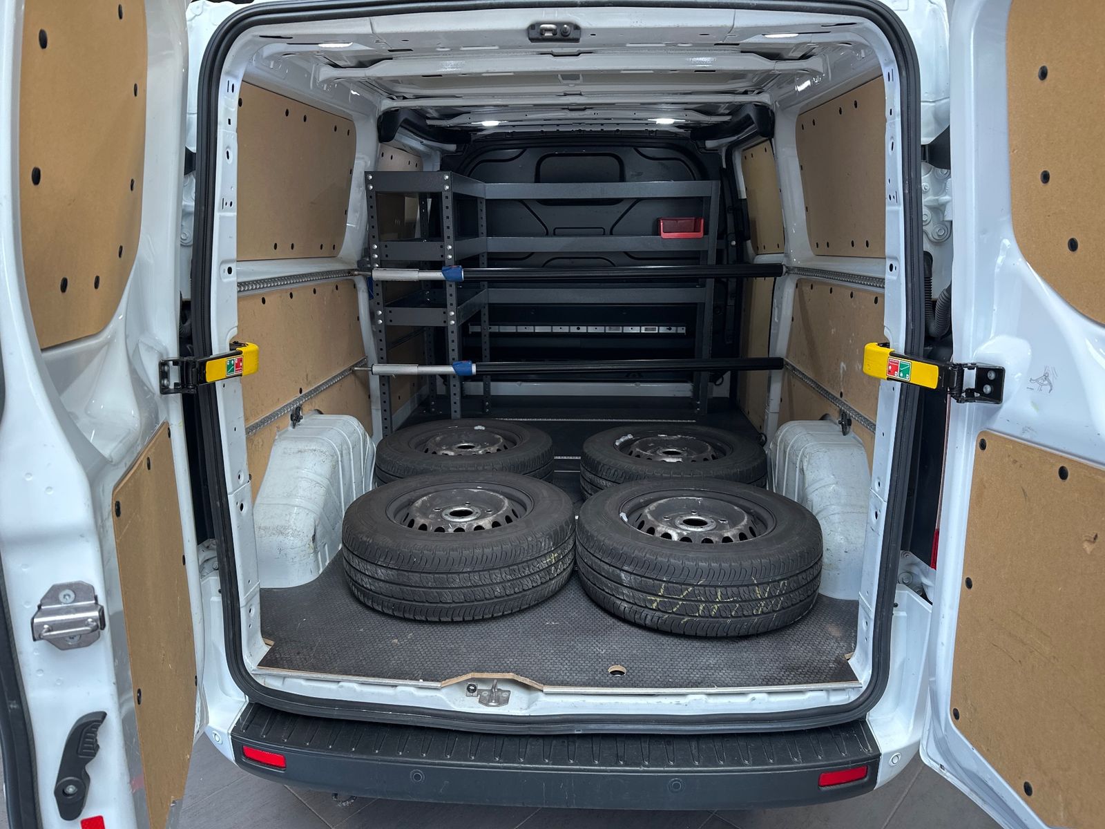 Fahrzeugabbildung Ford Transit Custom 300 L2 NAV+KLIMA+PDC+SHZ+CARPLAY