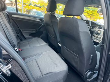 Volkswagen Golf - 12
