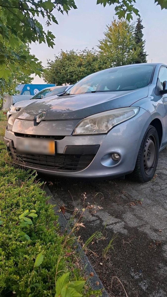 Renault Megane 2009 — engine 135 HP (99kW)