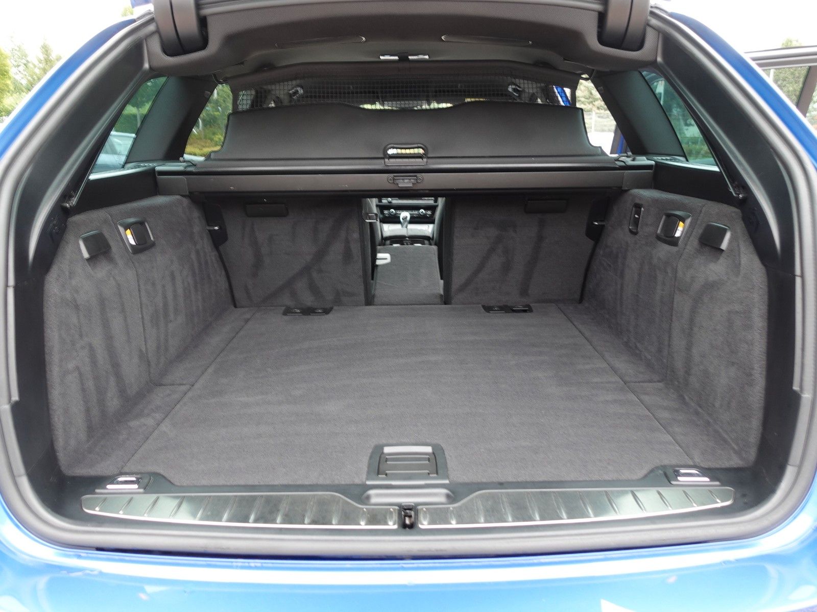 Fahrzeugabbildung BMW 530d xDrive Touring A M Sportpaket Navi/LED/19"/