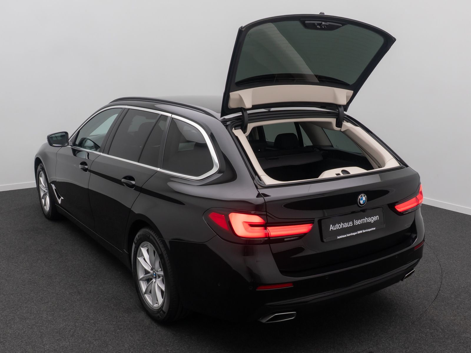 Fahrzeugabbildung BMW 520d xD Alarm Kamera DAB HUD 4xKlima Leder