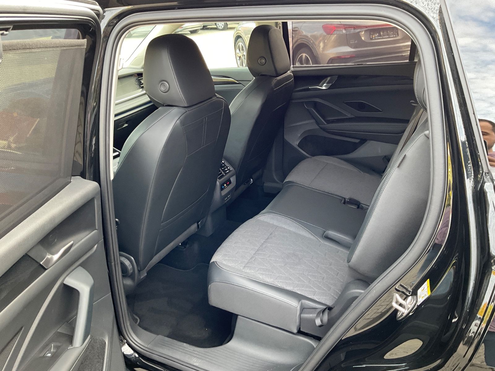 Fahrzeugabbildung Volkswagen Tayron 2.0 TDI 4M,AHK,Navi,Kamera,7-Sitzer,IQ