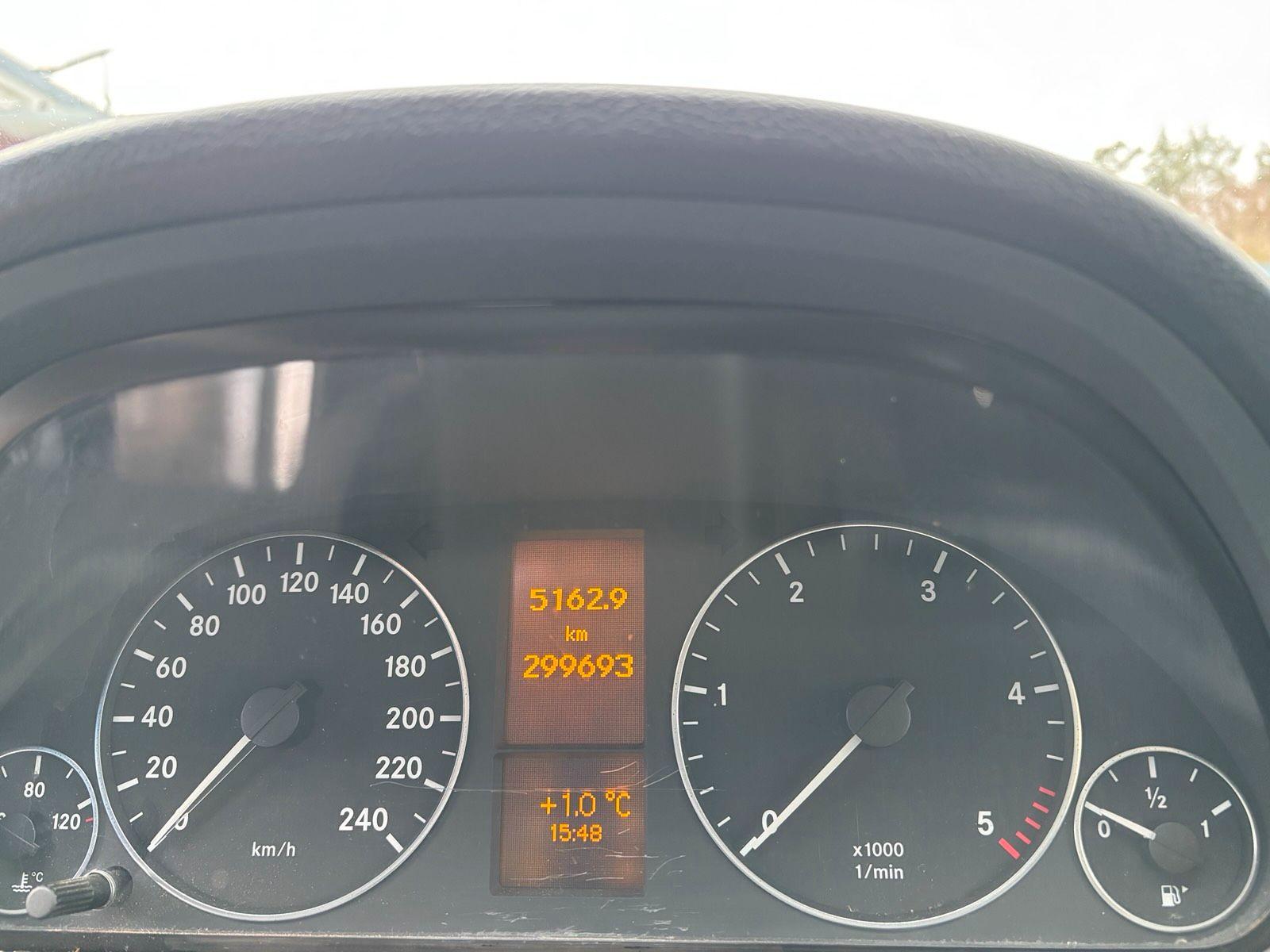Mercedes-Benz A180 2009 — photo 10