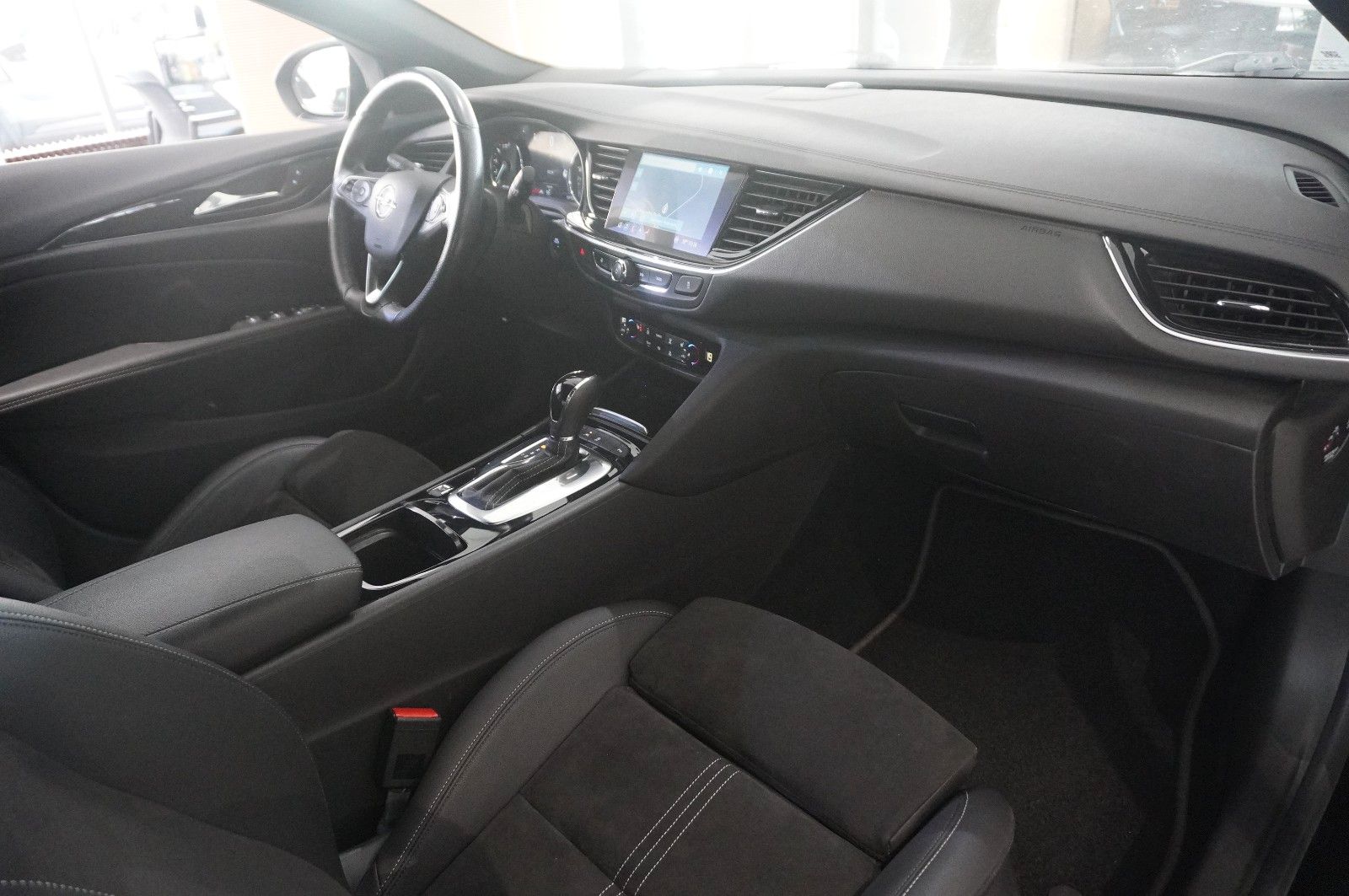 Fahrzeugabbildung Opel Insignia B ST 2.0D ULTIMATE NAVI/LED/KAMERA/AHK