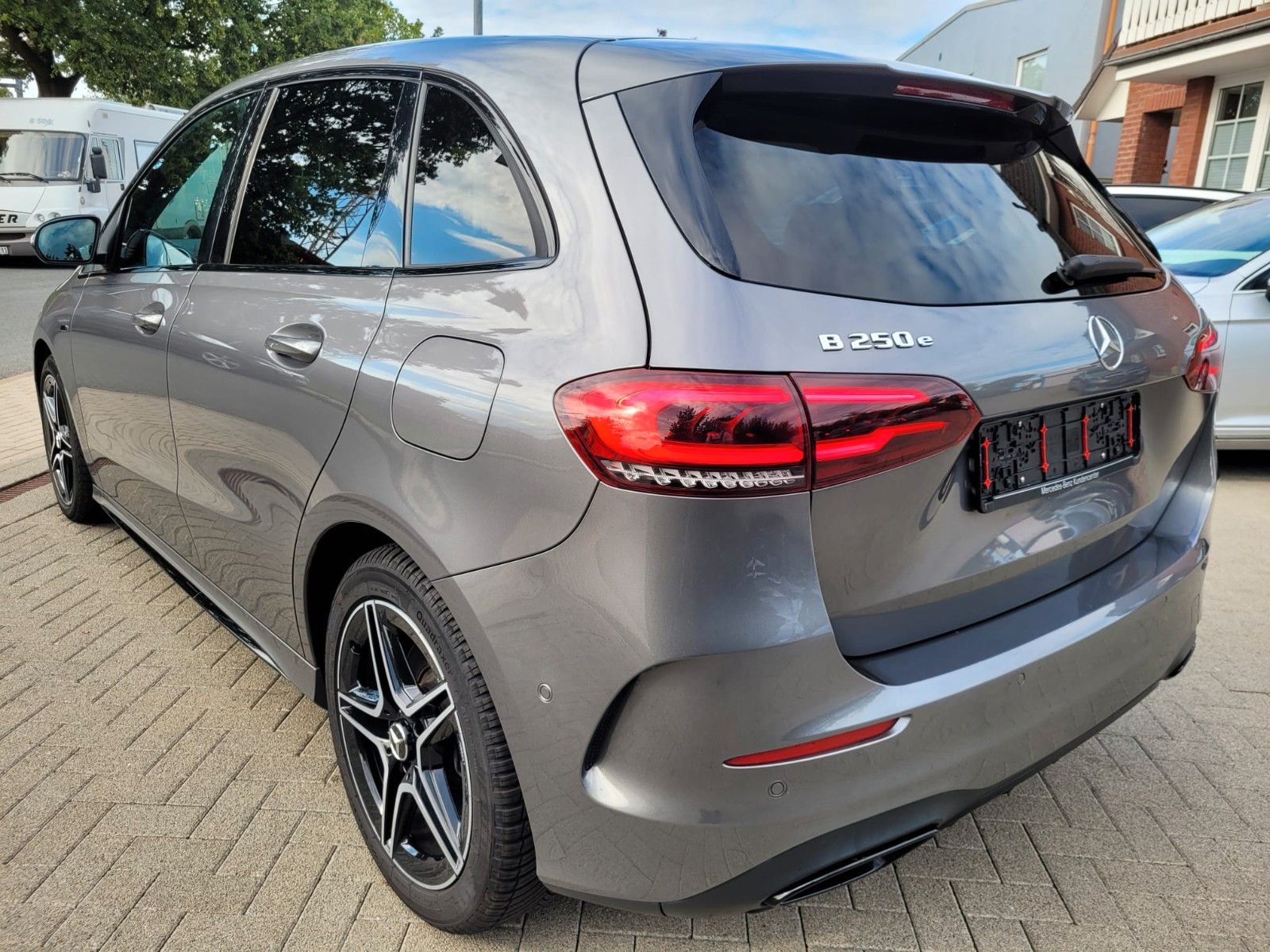 Mercedes-Benz B 250 E 8G-DCT Edition 2020 AMG LINE Distronic imagem 3