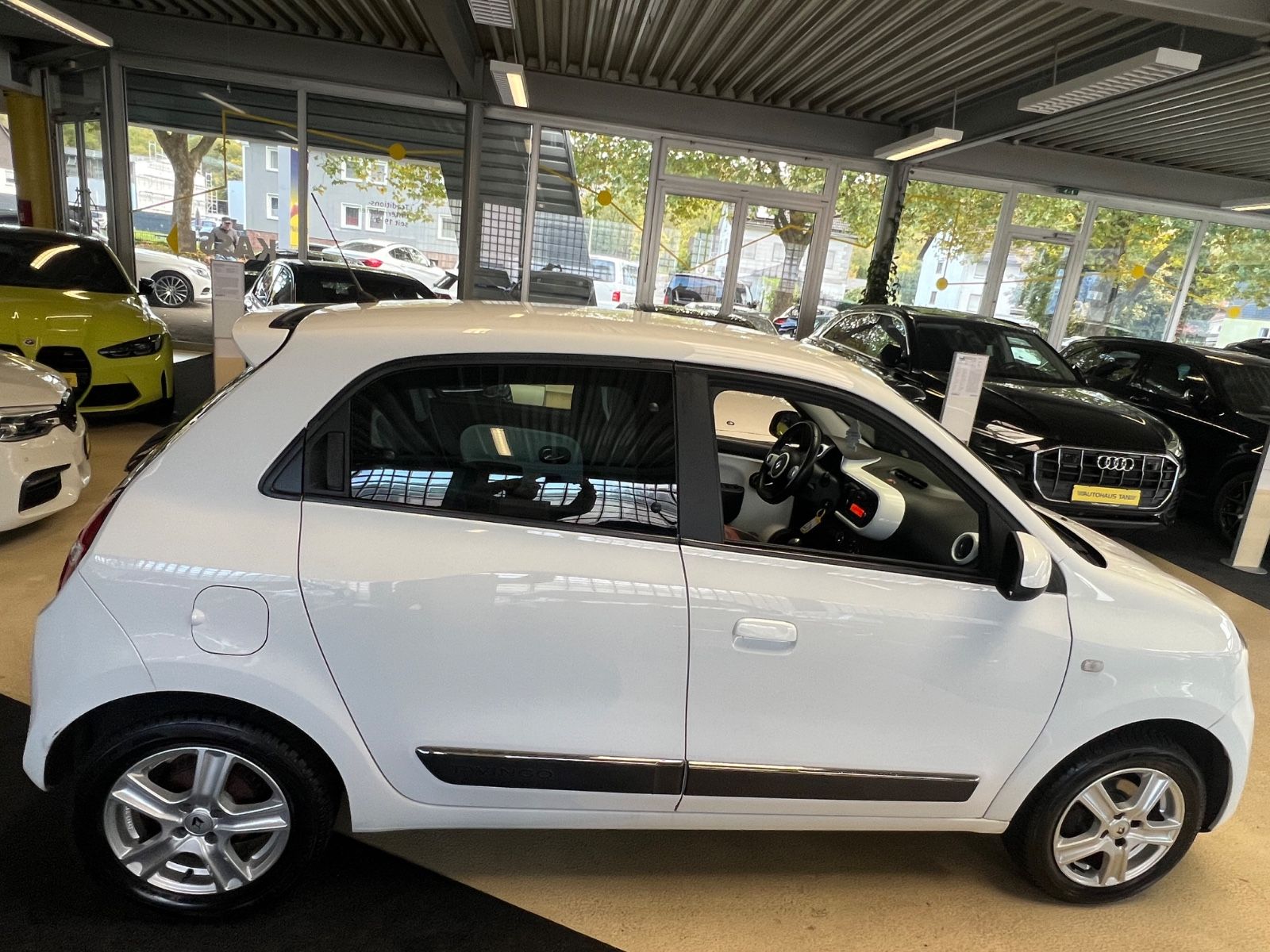Fahrzeugabbildung Renault Twingo Intens*Spurhalte*PDC*Sitzheizung*