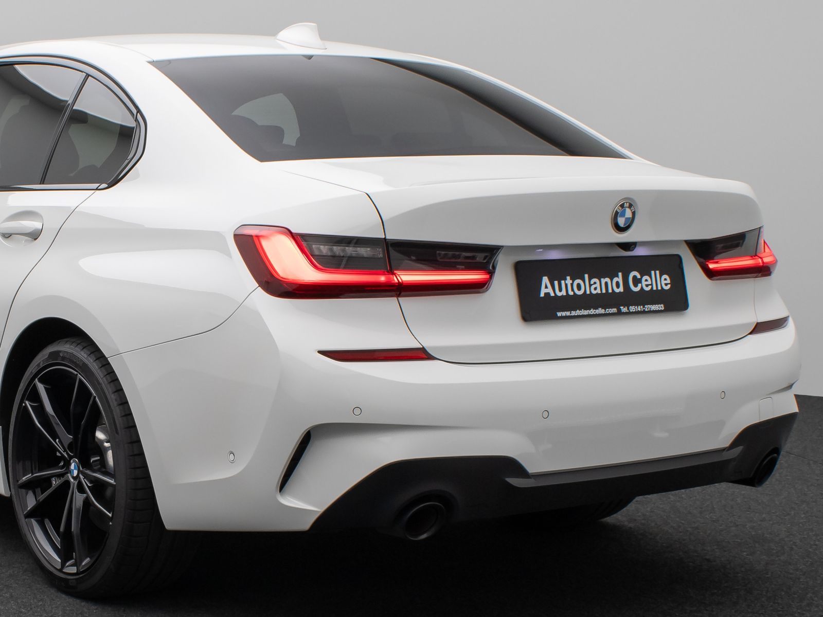 Fahrzeugabbildung BMW 320e M Sport Kamer Laser HUD DAB H/K Komfort 19"