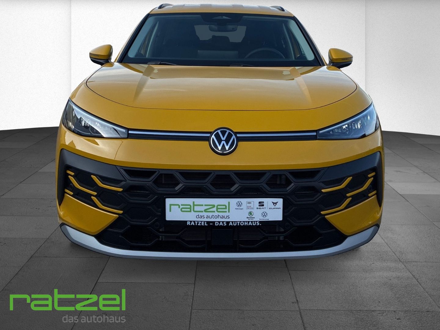Fahrzeugabbildung Volkswagen T-Roc LIFE 1.5 eTSI Allwetter+Navi+SHZ+PDC