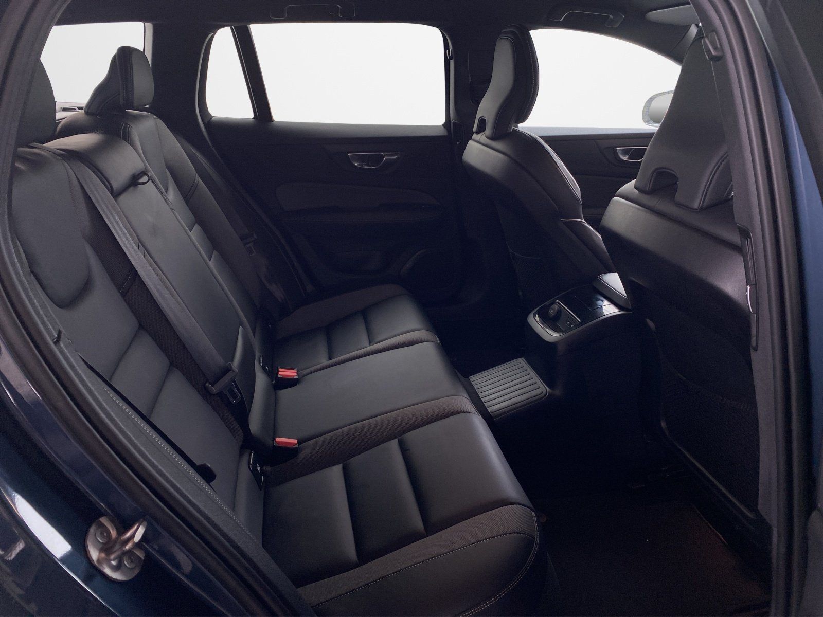 Volvo V60 T8 Plus Dark AWD*AHK*4xSHZ*WiPa*360°* foto 13
