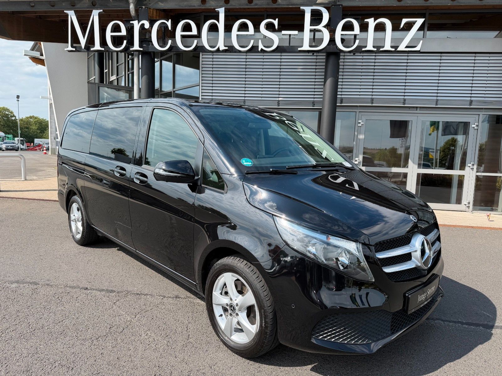 Fahrzeugabbildung Mercedes-Benz V 250 d 4MATIC DISTRONIC 360Kamera 7Sitze