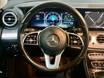 Fahrzeugabbildung Mercedes-Benz E 300de*T-Modell*Avantgarde*WIDESCREEN*AMBILIGHT