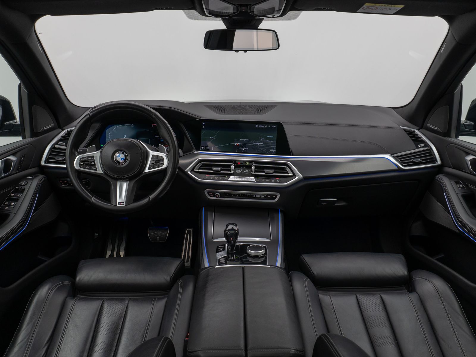 Fahrzeugabbildung BMW X5 xD25d M Sport Panorama Kamera HUD DAB H/K AHK