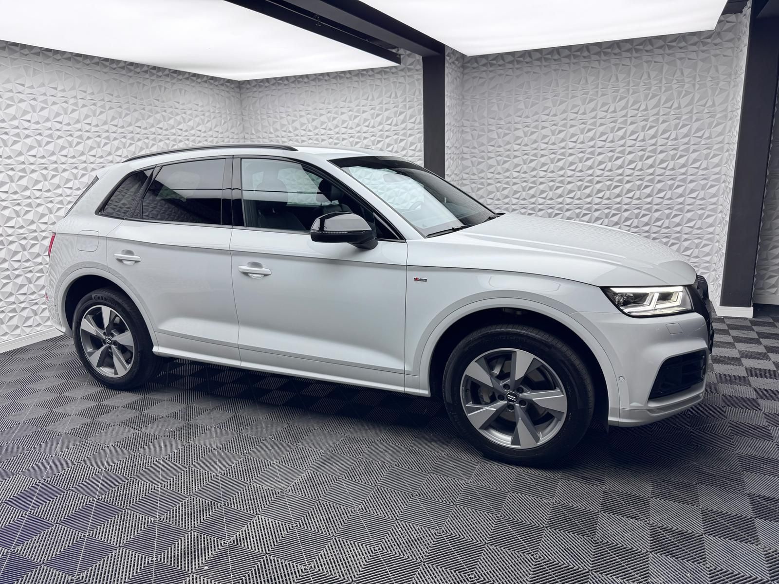 Fahrzeugabbildung Audi 40 TDI S-LINE/QUATTRO/ACC/AHK/VIRUTAL/360°/DAB