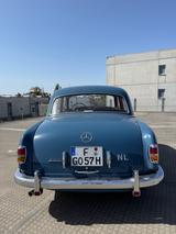 Mercedes-Benz 220 S - Rotes Leder - blaue Mercedes-Benz 220