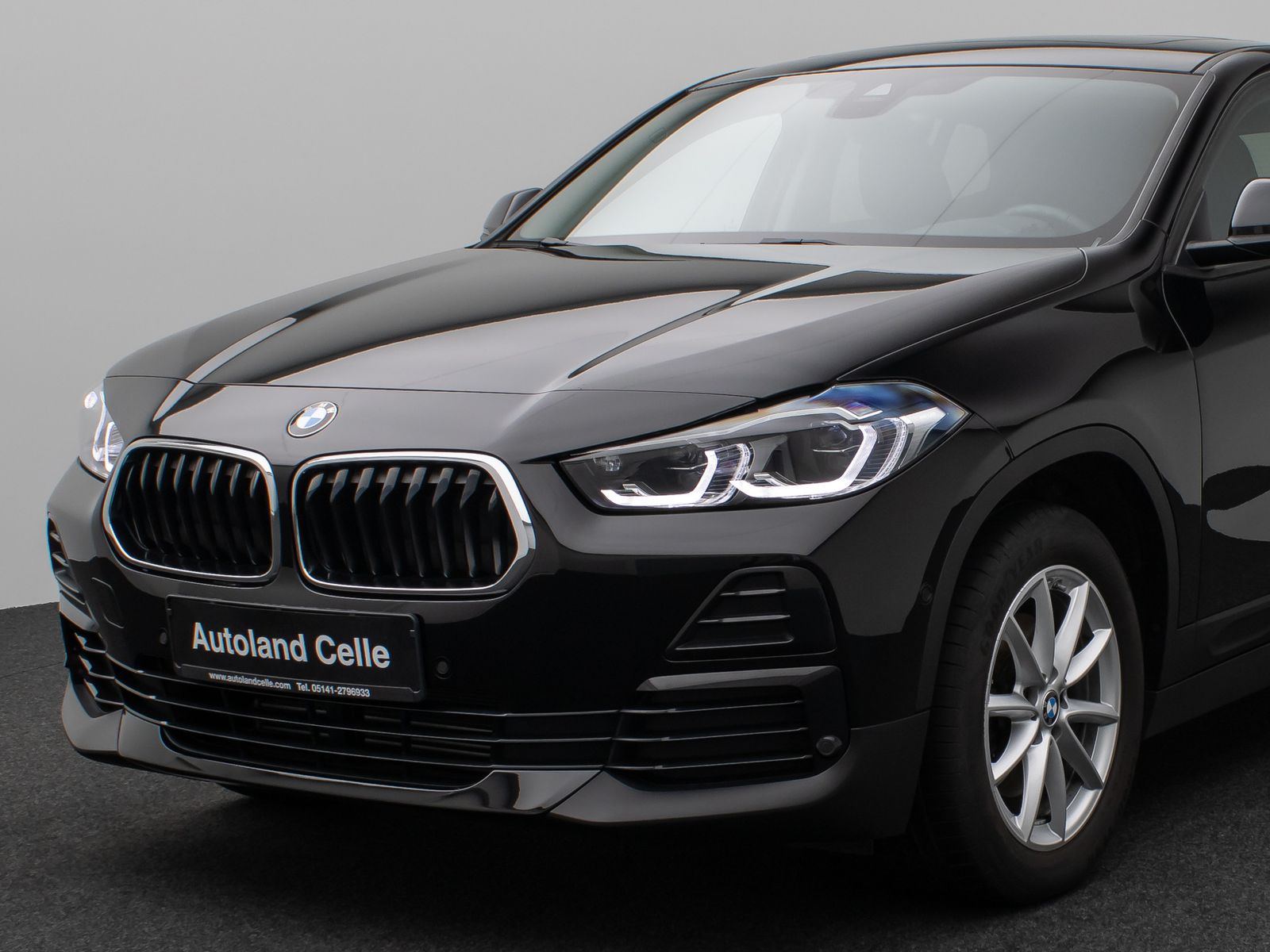 Fahrzeugabbildung BMW X2 sD18i Panorama Parkassist DAB HiFi AHK LED