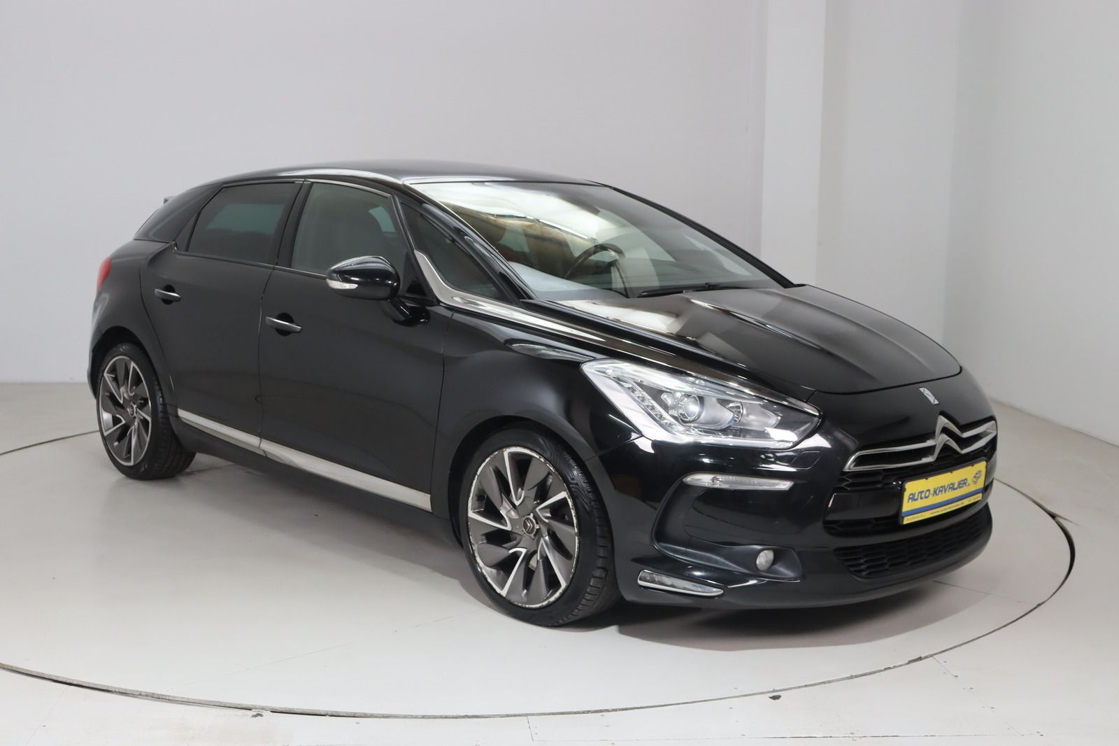 Fahrzeugabbildung DS Automobiles DS5 2.0 HDi SportChic * HUD * LEDER * Navi