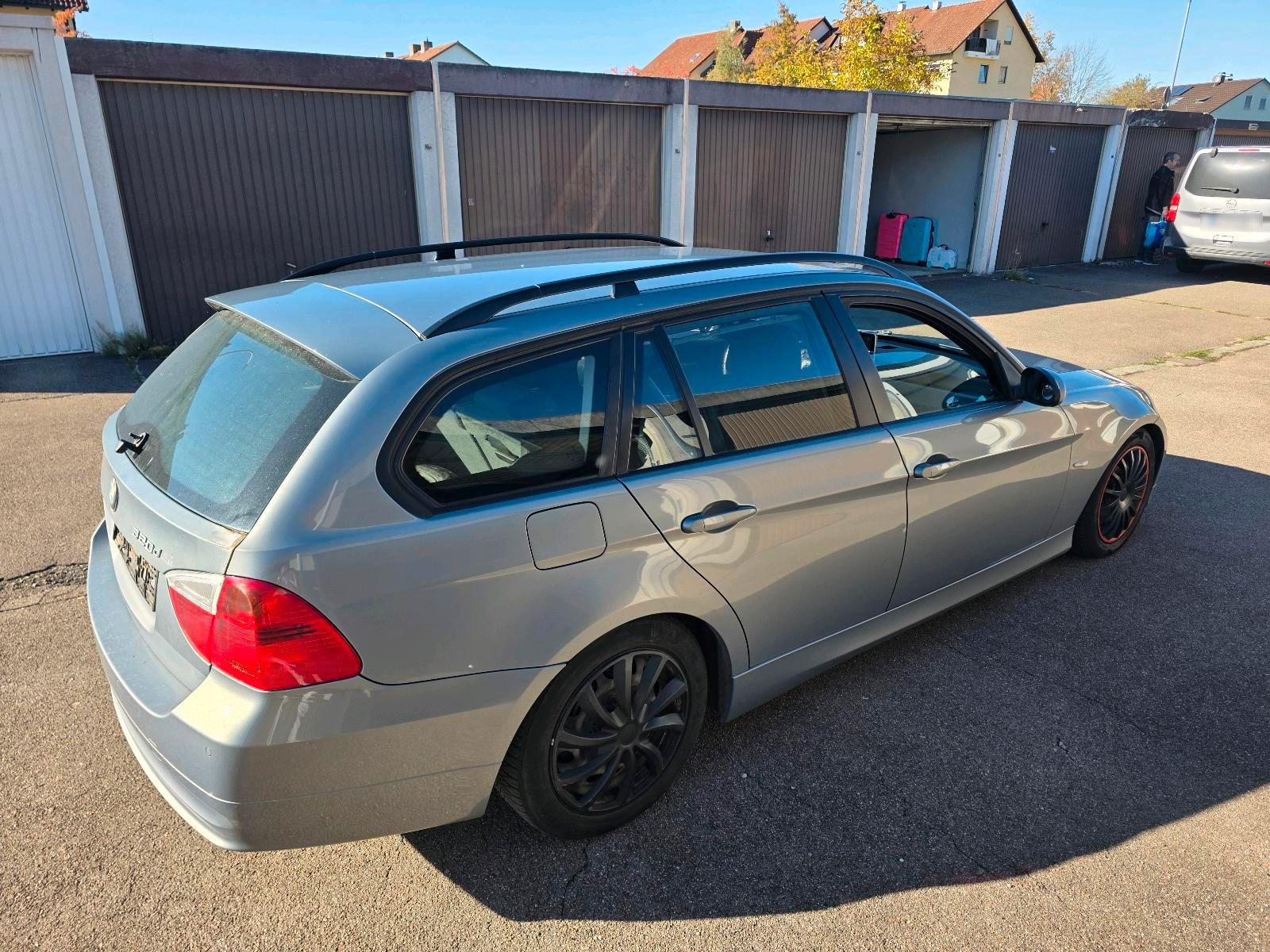 BMW 320 2006 — салон