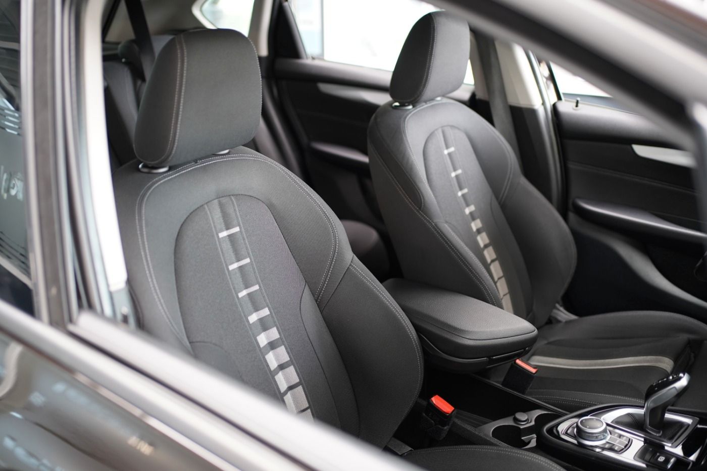 Fahrzeugabbildung BMW 218iA Active Tourer Advantage +AHK+Navi+LED+PDC+