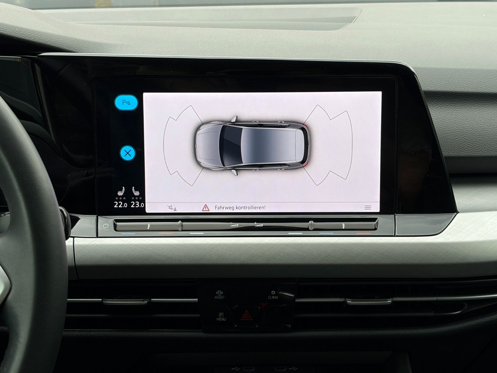 Fahrzeugabbildung Volkswagen Golf VIII Life 1.5 TSI ACC PDC NAV LHZ 3Z-KLIMA