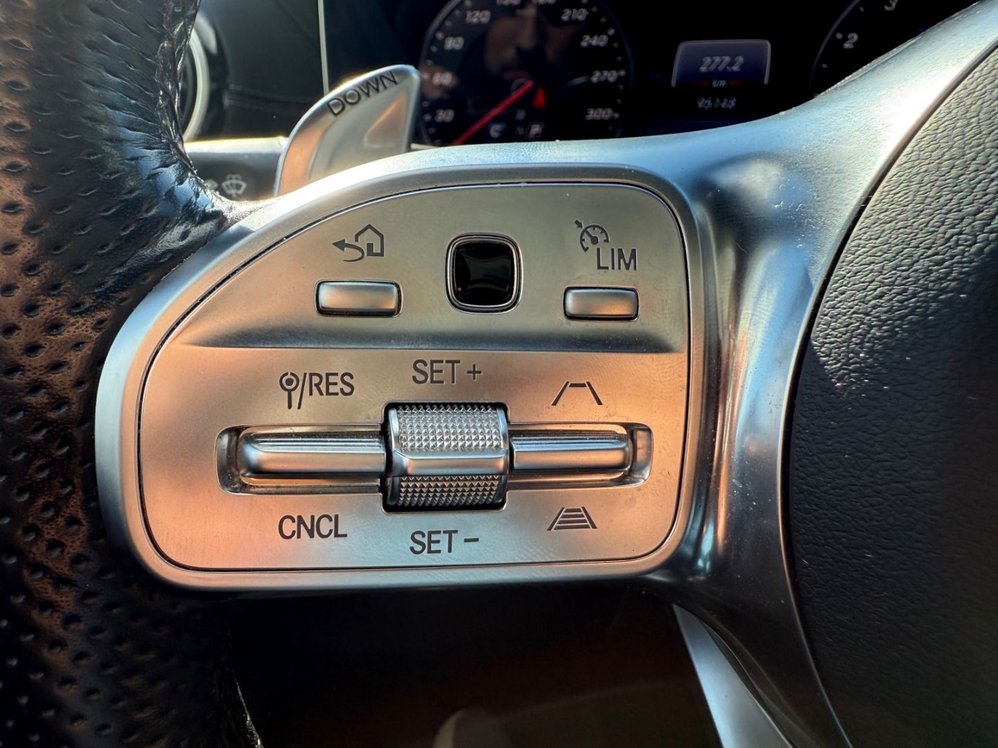 MERCEDES-BENZ E 63 AMG 4Matic EU6d-T HUD Luftfederung AD Nivea - Image 22