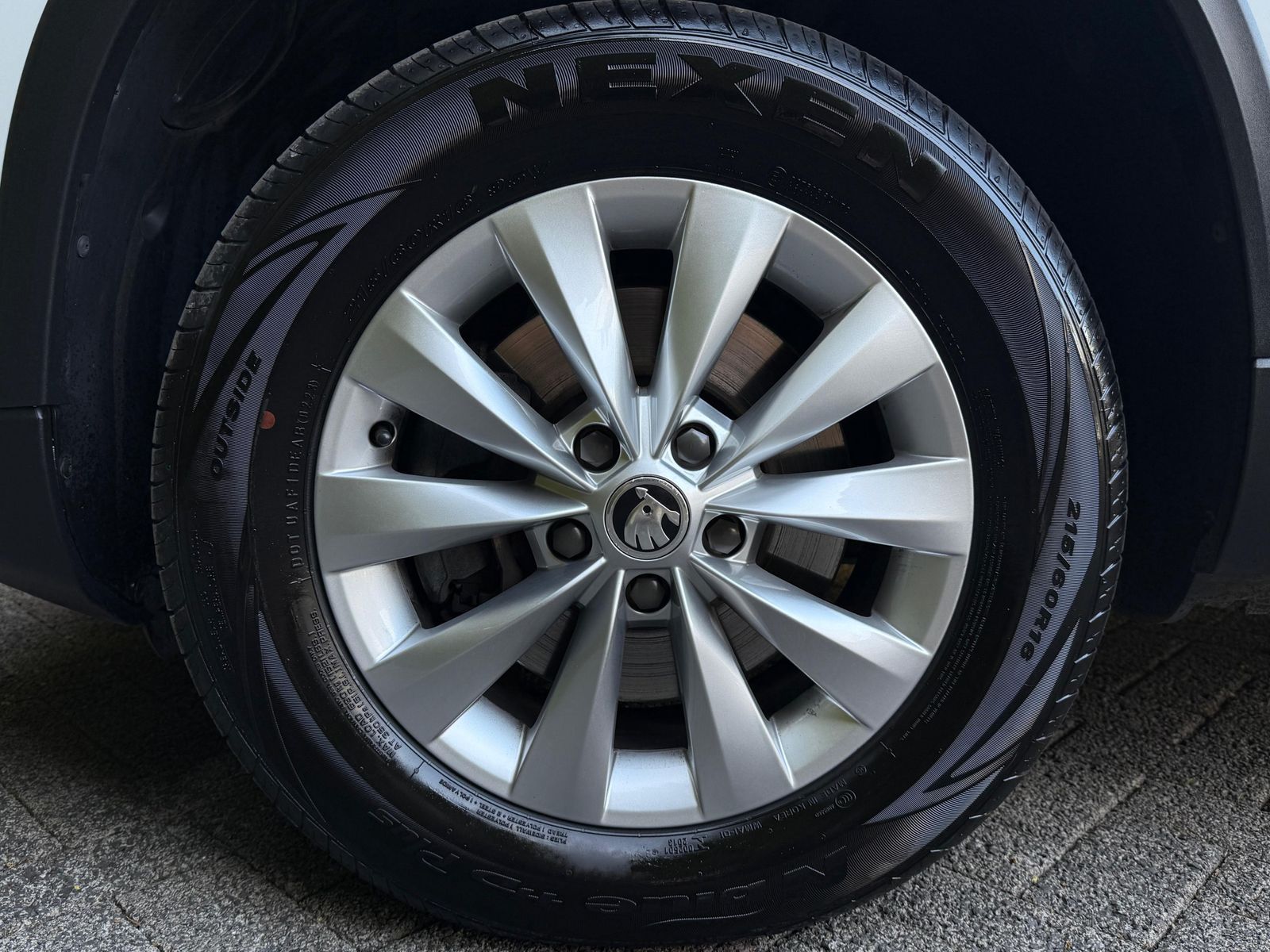 Fahrzeugabbildung SKODA Karoq 1.5 TSI Ambition LED+KAMERA+VIRT+CARPL+DAB