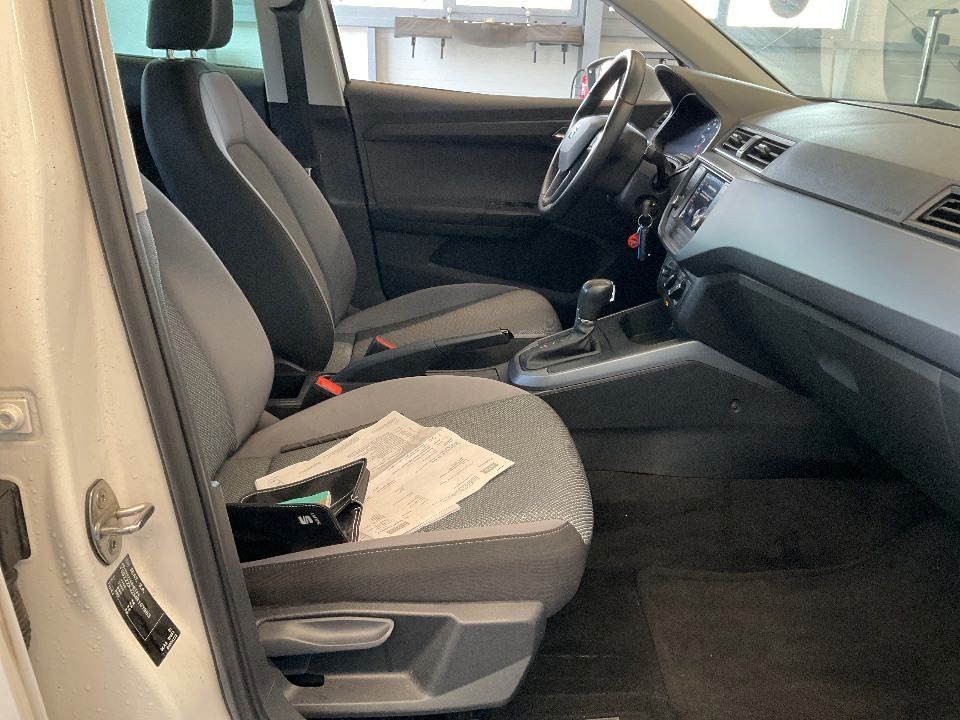 Fahrzeugabbildung SEAT Arona Style TSI DSG AHK SITZHEIZUNG ALU 1.HAND