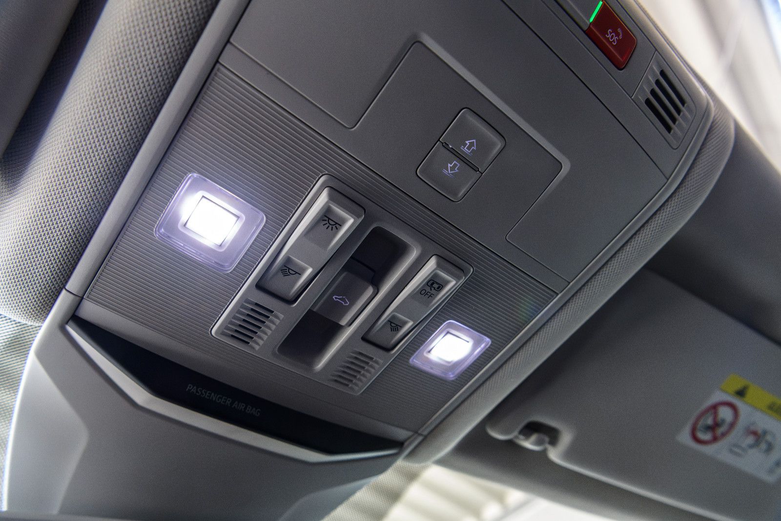 Fahrzeugabbildung Volkswagen T-Roc IQ.DRIVE+AHK+GJR+NAVI+PANORAMA+EL.HECKKLAP