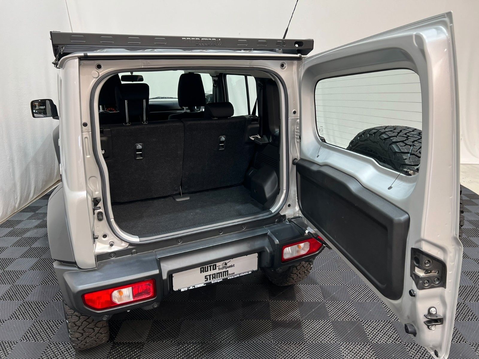 Fahrzeugabbildung Suzuki RTR Jimmy - 4/5 Türer / Offroad Edition