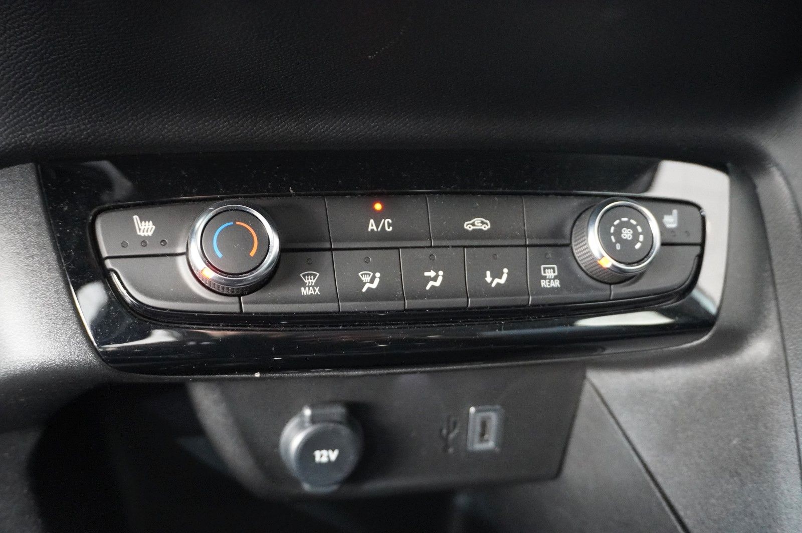 Fahrzeugabbildung Opel Corsa F 1.2 FACELIFT NAVI/LED/KAMERA/VIRTU./DAB+