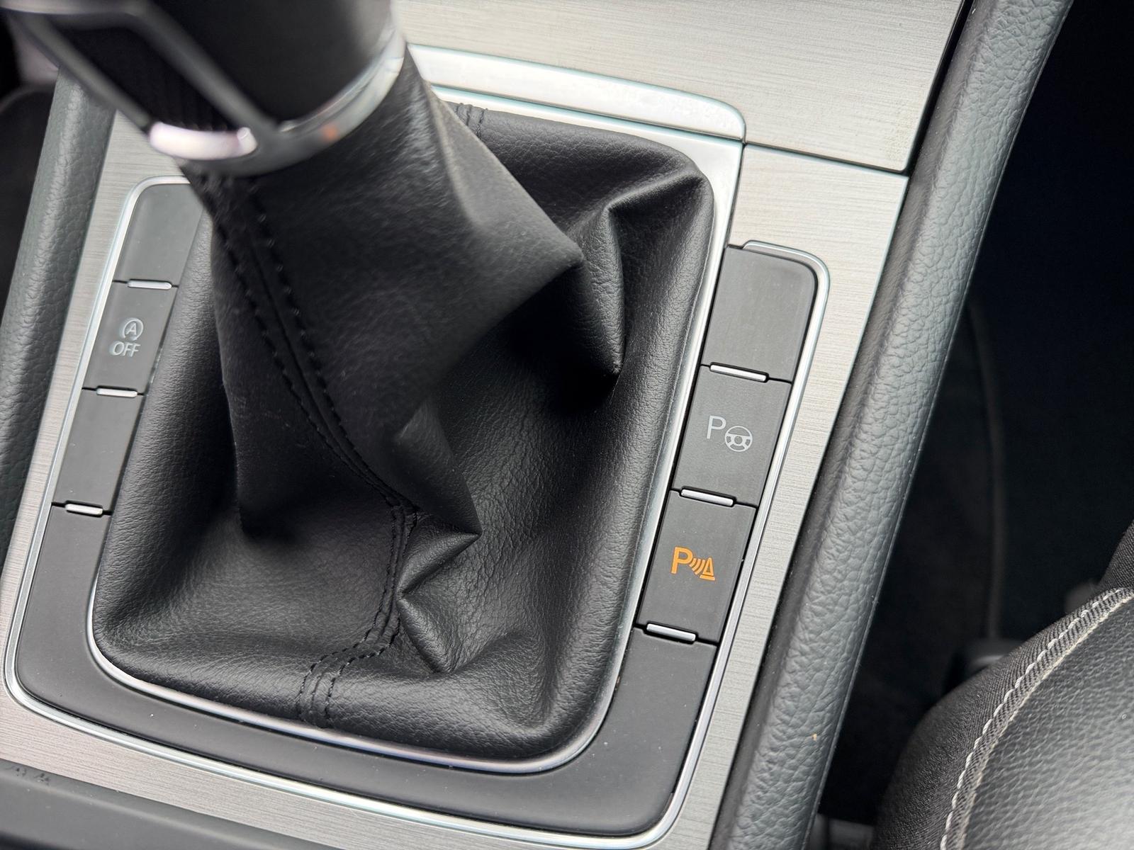 Volkswagen Golf VII Variant 1.4 16V TSI Bi-Xenon AHK PDC