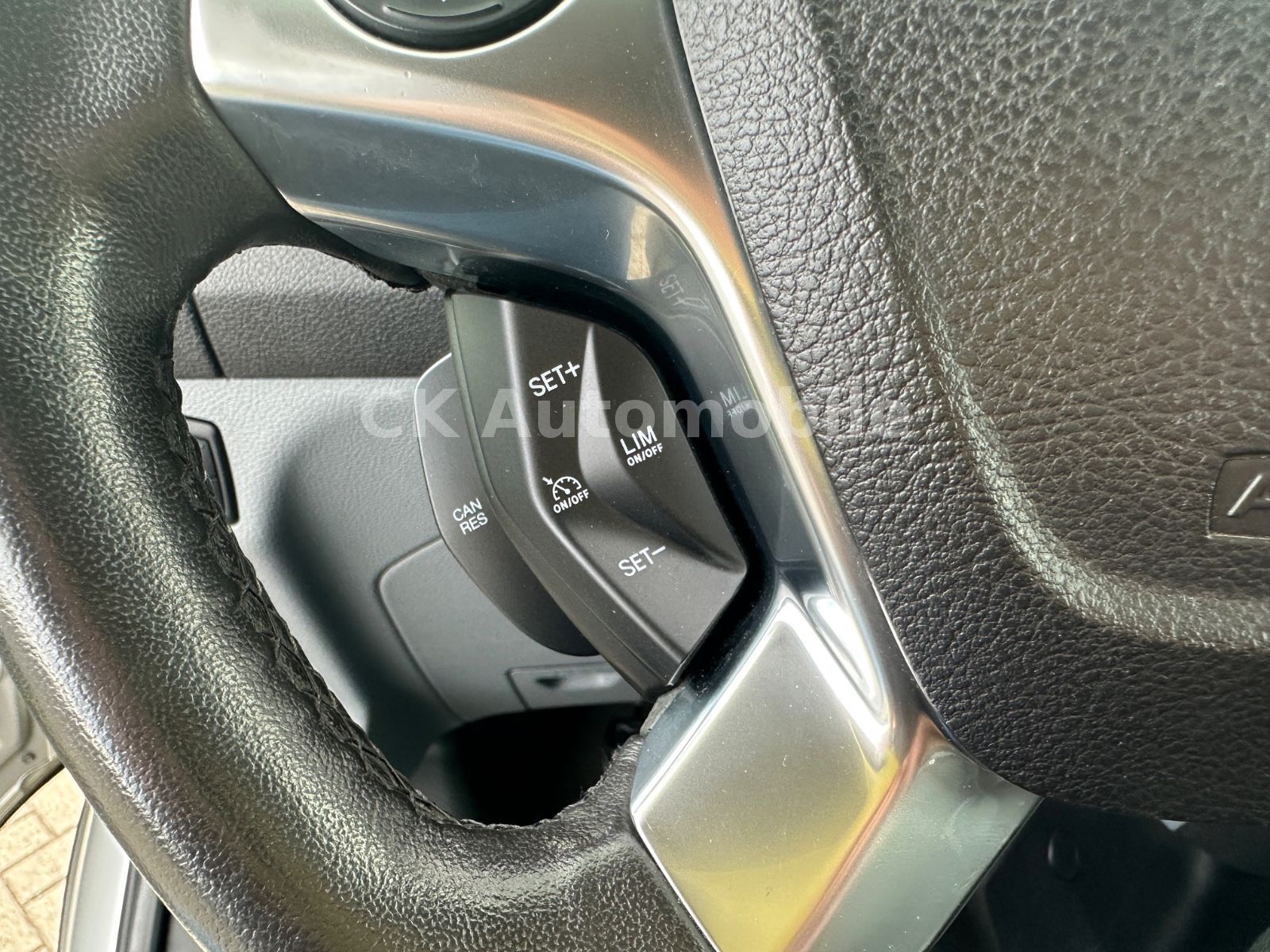 Fahrzeugabbildung Ford Transit Kasten 350 H2L3 Trend/Navi/Klima/PDC