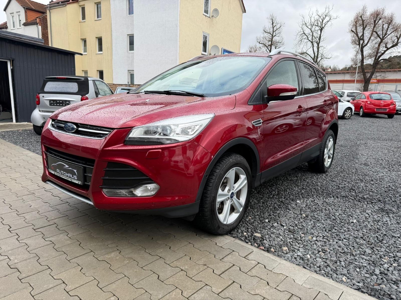Ford Kuga Titanium*AHK*SHZ*NAVI*2HA*EU6*TüV 04/27