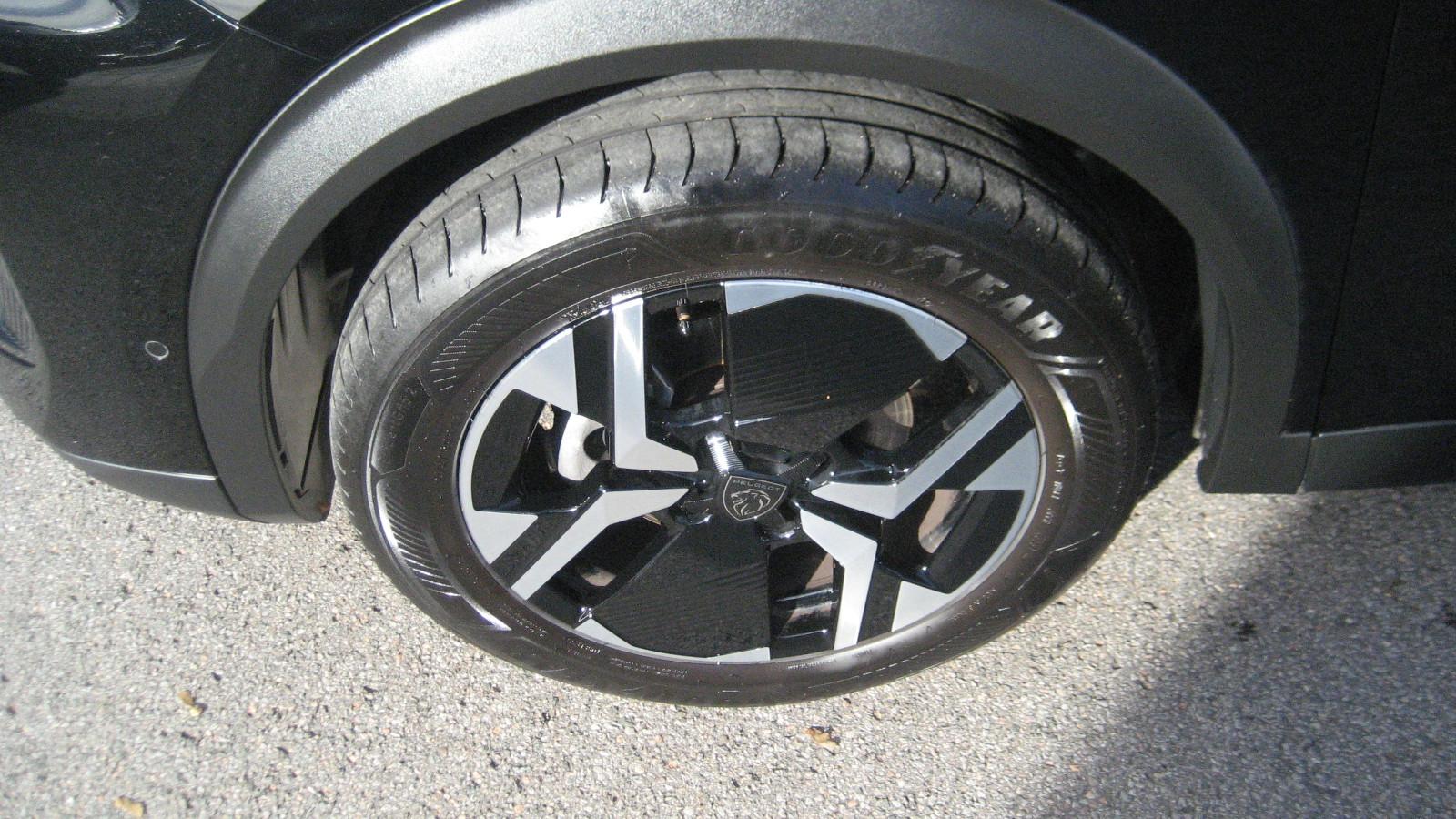 Peugeot 2008 GT / NAVI / Sitzherizung / Kamera / PDC