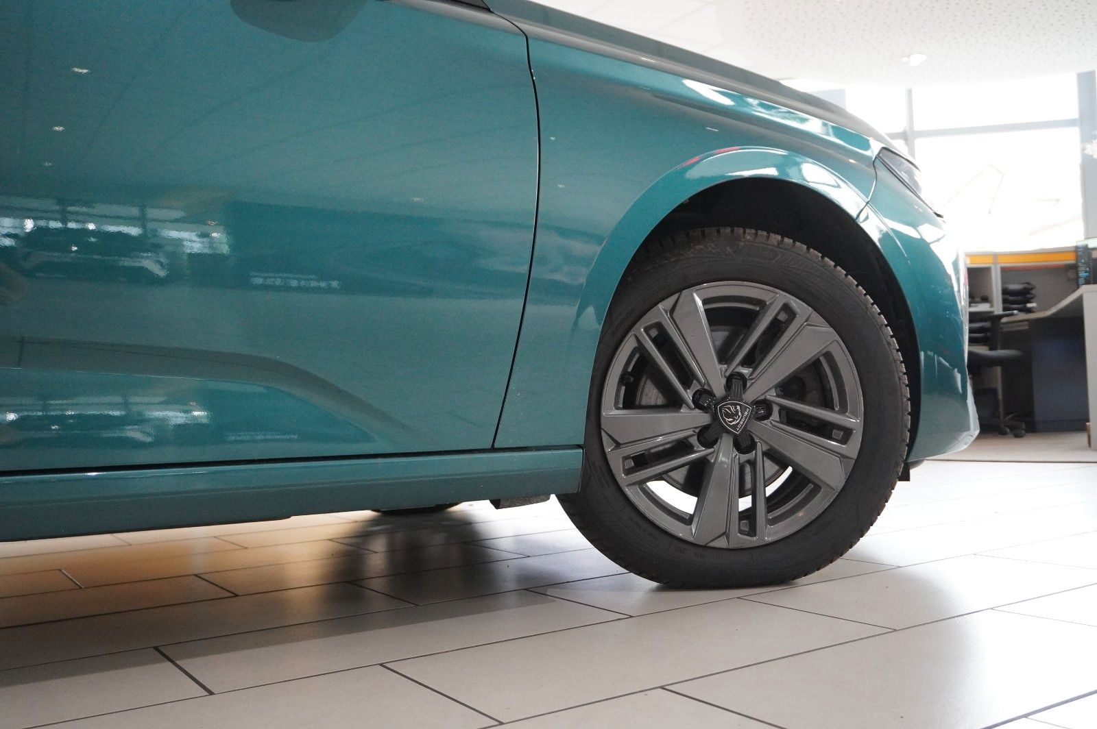 Fahrzeugabbildung Peugeot 308 SW 1.2 HYBRID ALLURE DSC NAVI/LED/KAMERA/DAB