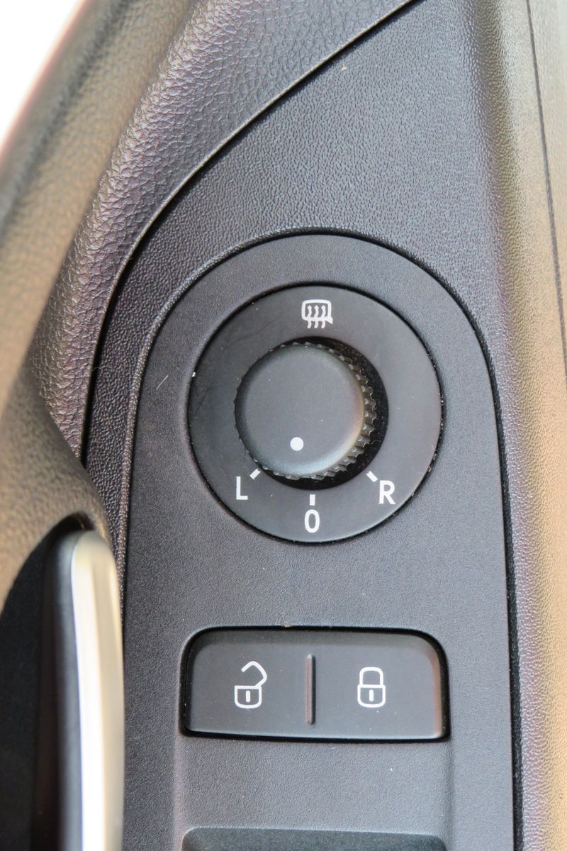 Fahrzeugabbildung Volkswagen up!  SITZHEIZUNG KLIMA 4-TÜREN NEBEL GJ 1.H