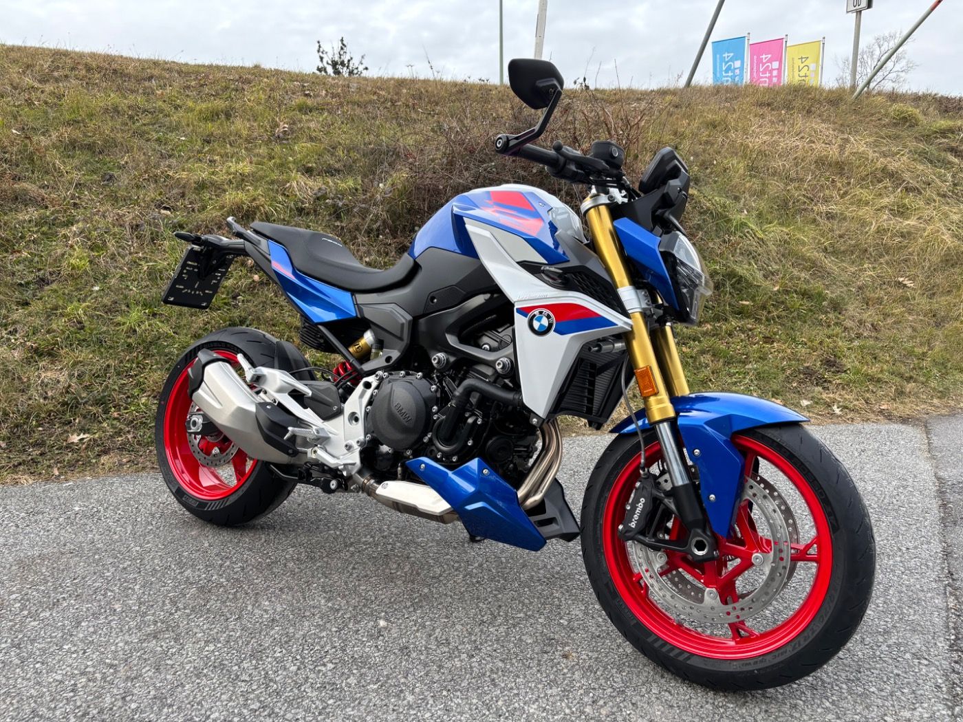 Fahrzeugabbildung BMW F 900 R Style Sport 2 Pakete