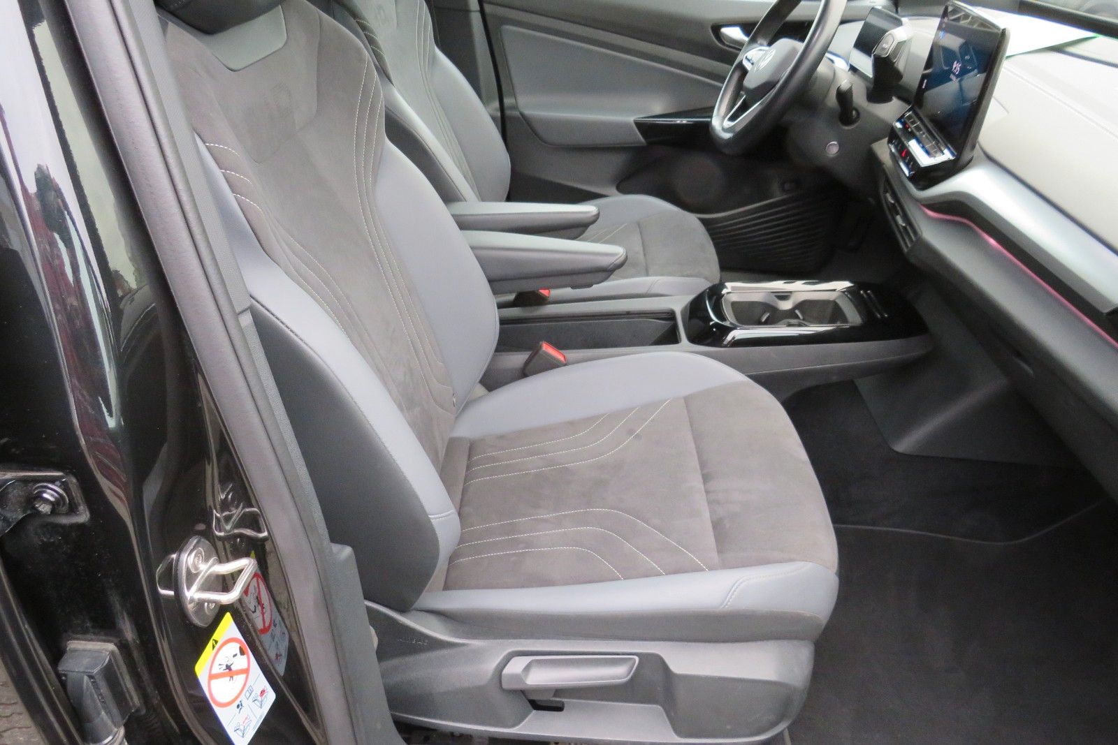 Fahrzeugabbildung Volkswagen ID.5 Pro 128 kW ASSISTENT-PAKET ACC AHK SITZH 1H