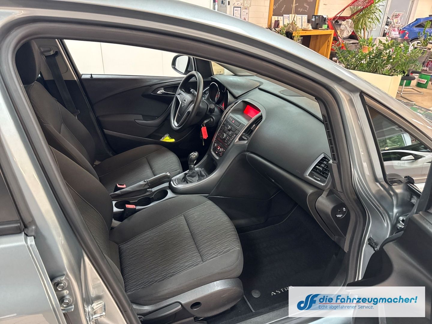 Fahrzeugabbildung Opel Astra J Selection 1.6 GA Klima el.SP Spieg. behe