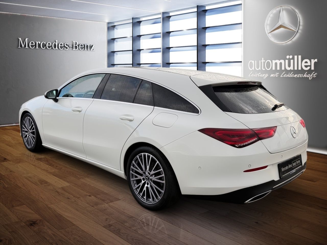 Fahrzeugabbildung Mercedes-Benz CLA 180 SB AHK+MULTIB+STNDHZ+PANO+AMBIENTE+KAMER