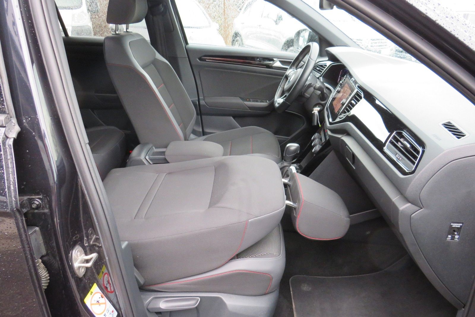 Fahrzeugabbildung Volkswagen T-Roc Sport DSG NAVI 18`SITZH. PDC DIGITAL-COCKP