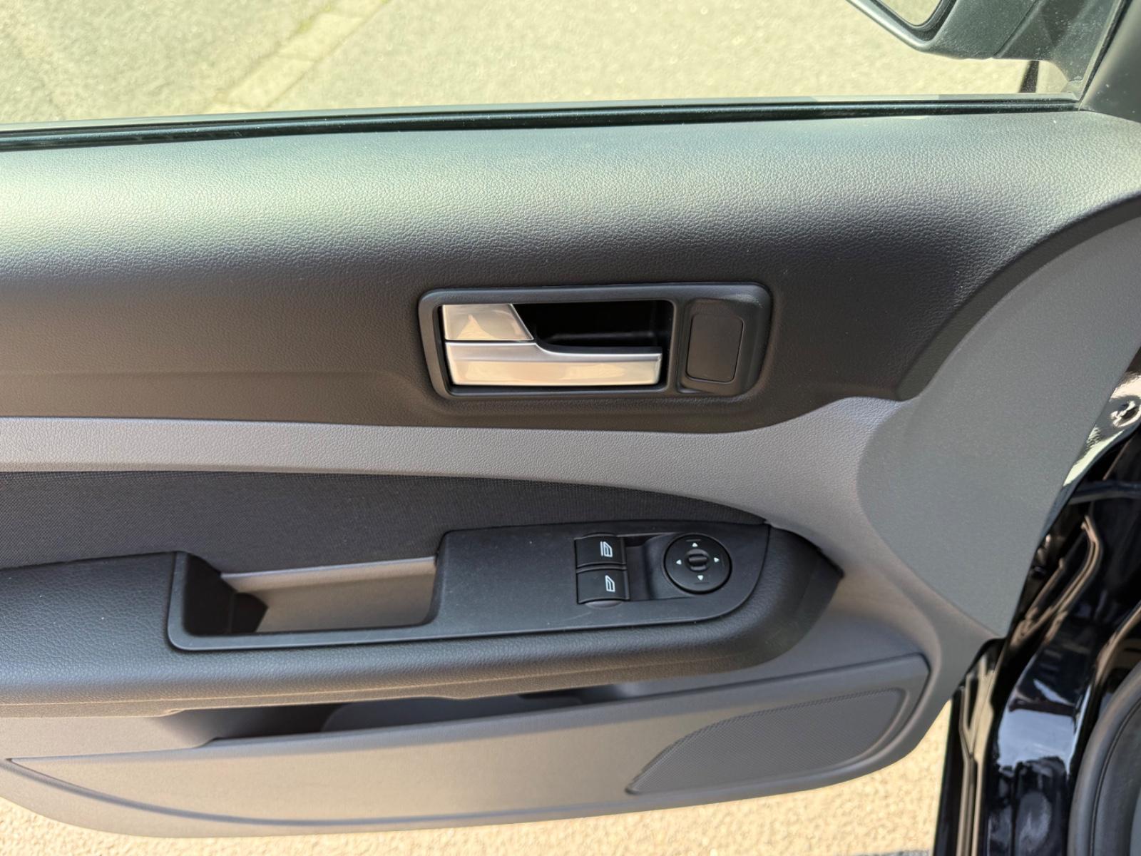 Ford Focus 2010 — photo 10