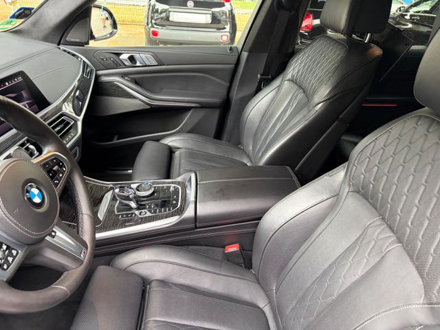 Fahrzeugabbildung BMW X7 M50 d