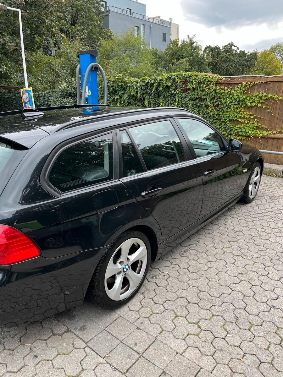 BMW 318 2010 — photo 7
