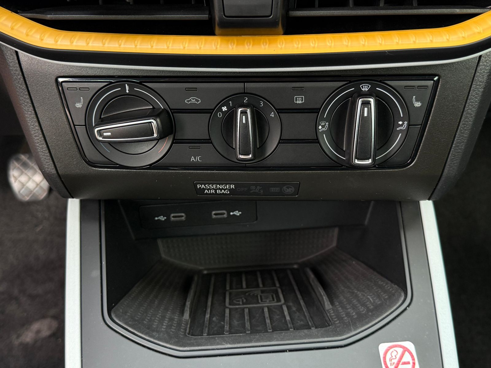 Fahrzeugabbildung SEAT Arona 1.0 TSI Style LED+NAV+SHZ+ACC+DAB+VIRT+PDC