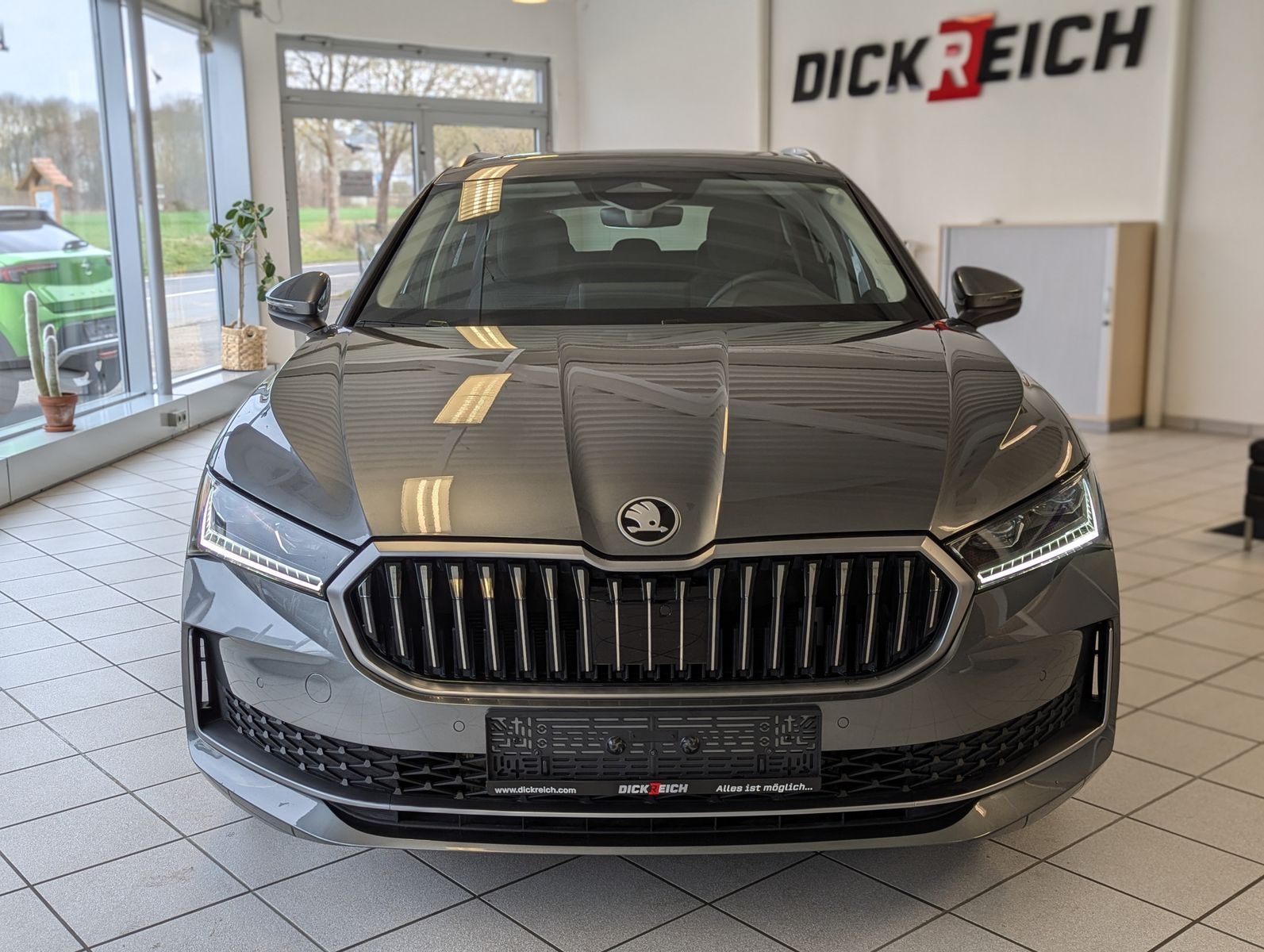 Fahrzeugabbildung SKODA Superb 2.0TDI DSG 4x4 Pano Matrix ACC AHK 5J Gar