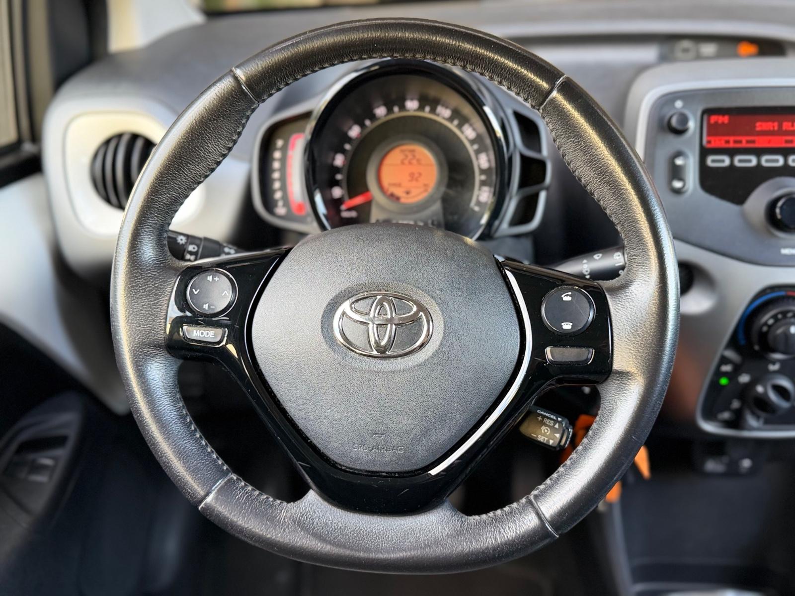Toyota AYGO x-play *LED*BT*Klima*Tempomat*Lederlenkrad*