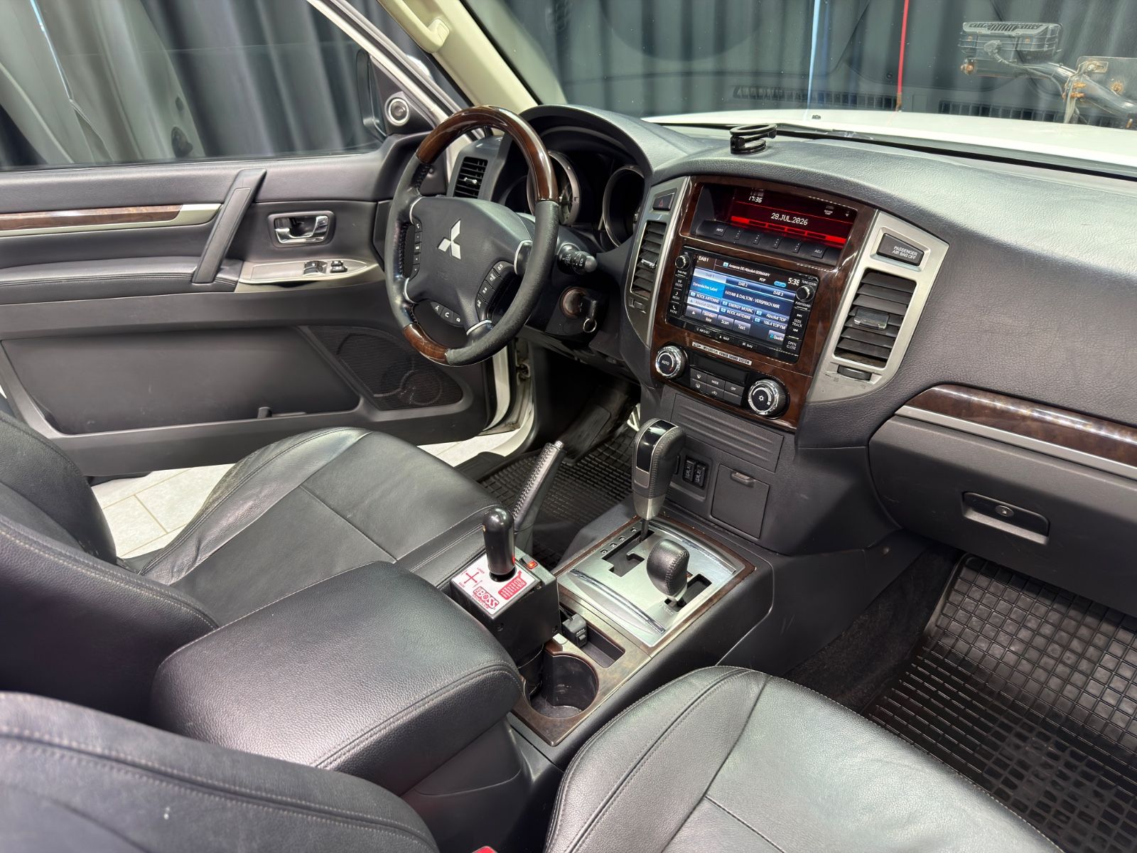 Fahrzeugabbildung Mitsubishi Pajero 3.2 DI-D Top|LEDER|NAVI|SCHNEESCHILD|BOSS