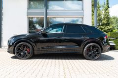 AUDI RSQ8 TFSI quattro/ AHK/ RS ESSENTIAL/ KERAMIK AUDI RSQ8 TFSI quattro/ AHK/ RS ESSENTIAL/ KERAMIK